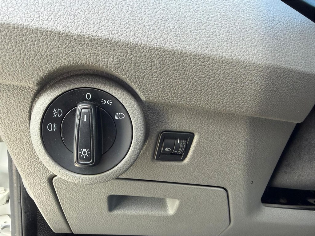 Foto 5 VW-TRANSPORTER COMBI 9 BATALLA CORTA 5LTY