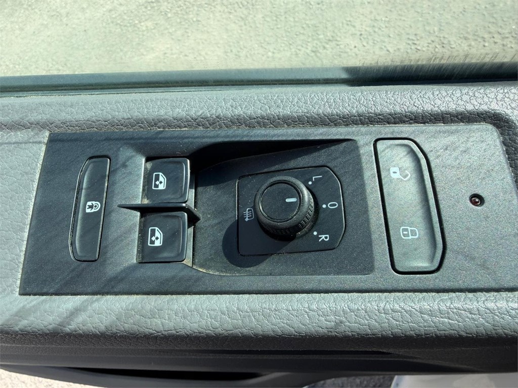 Foto 6 VW-TRANSPORTER COMBI 9 BATALLA CORTA 5LTY